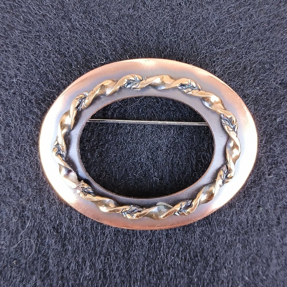 Vintage 1970's Oval Copper Pin With Twisted Brass Overlay